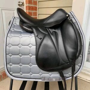 2001 Devoucoux Makila monoflap dressage saddle