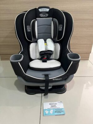 Graco extend2fit black and white