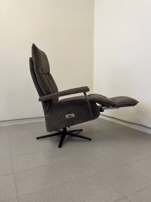 New electric recliner “FOUR” with 2 engines